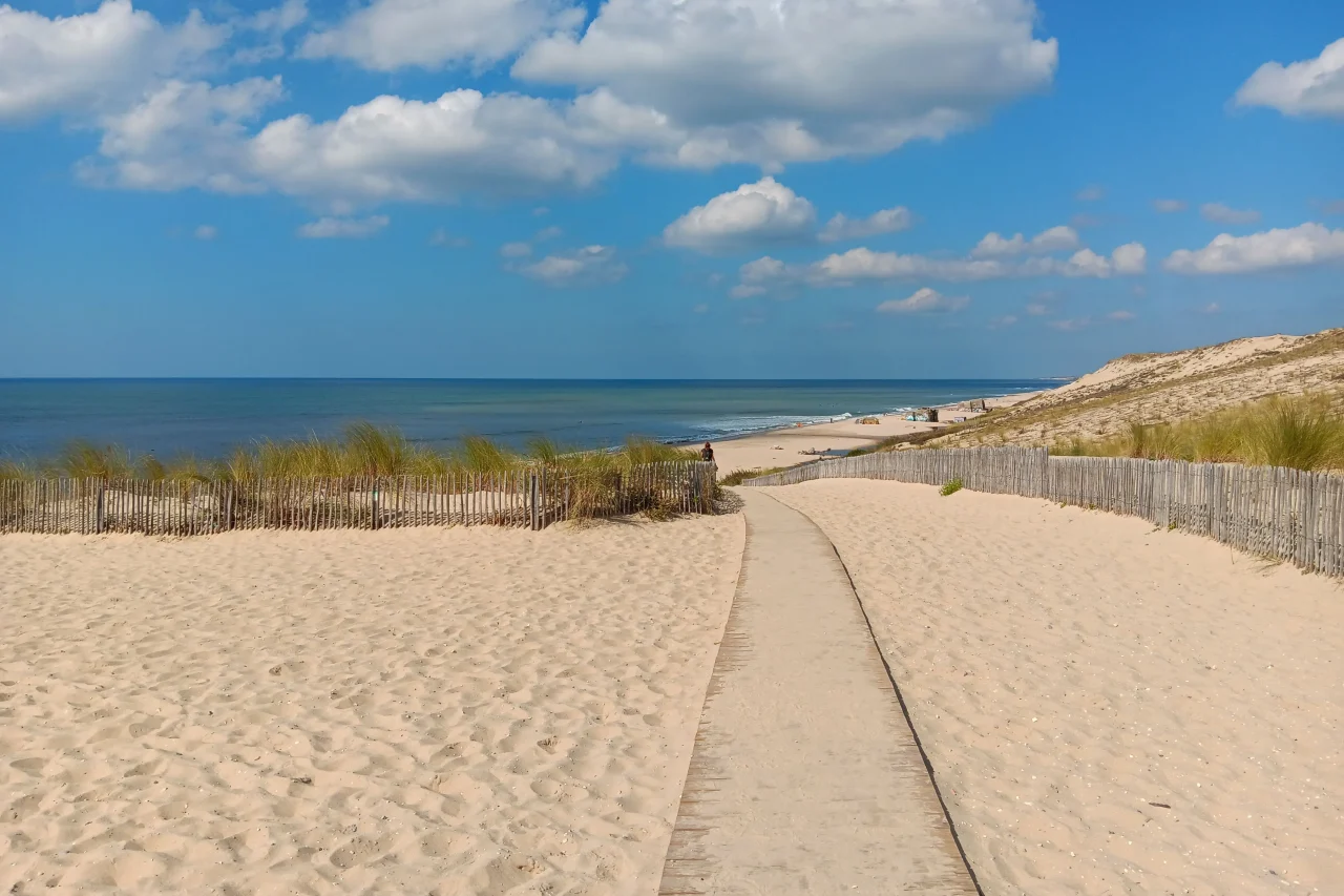View of an Atlantic beach in Gironde, on a sunny day, easy reach from Numa House