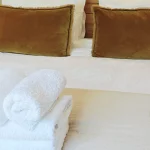 Cosy bedding in the luxury suite Matcha at Numa House Bordeaux